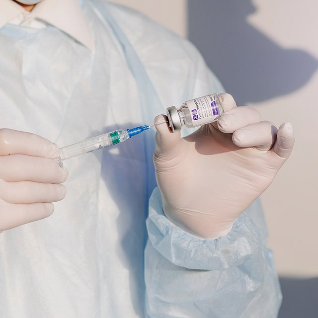 «Что ты как дикий какой-то?». Хроника одной необязательной вакцинации — глазами учителя