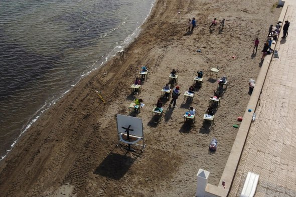 Занятия проводятся на пляжах недалеко от Картахены.