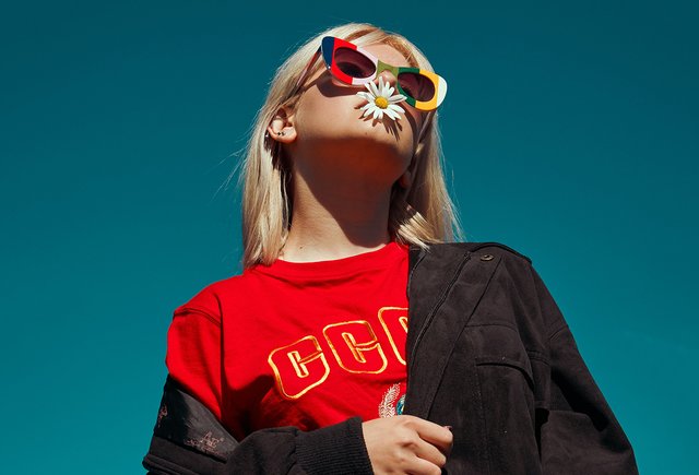 Девочка-подросток вызывающе одевается. Стоит ли делать ей замечания?