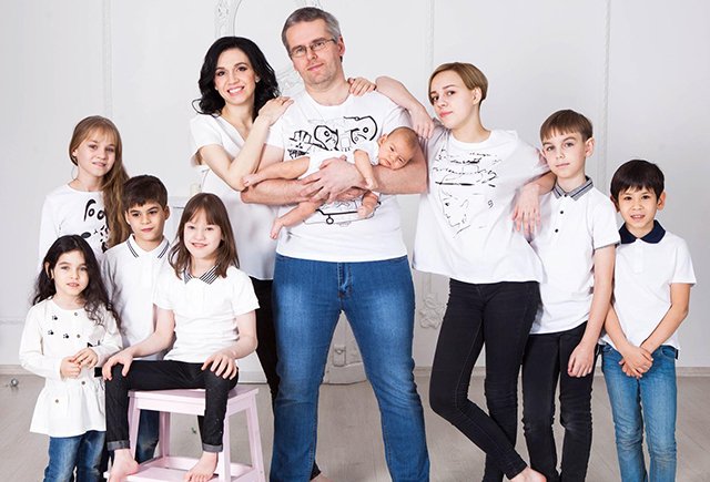 «Любовь к ребёнку придёт не сразу». История мамы восьмерых детей, пятеро из которых — приёмные