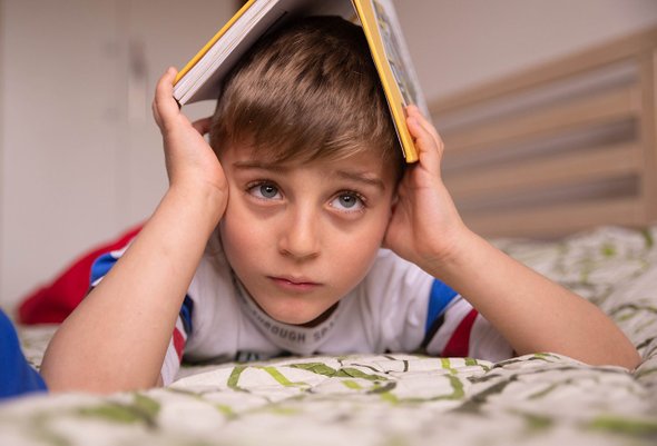 Ребенок не хочет ни читать, ни писать, а ему скоро в школу. Что можно сделать?