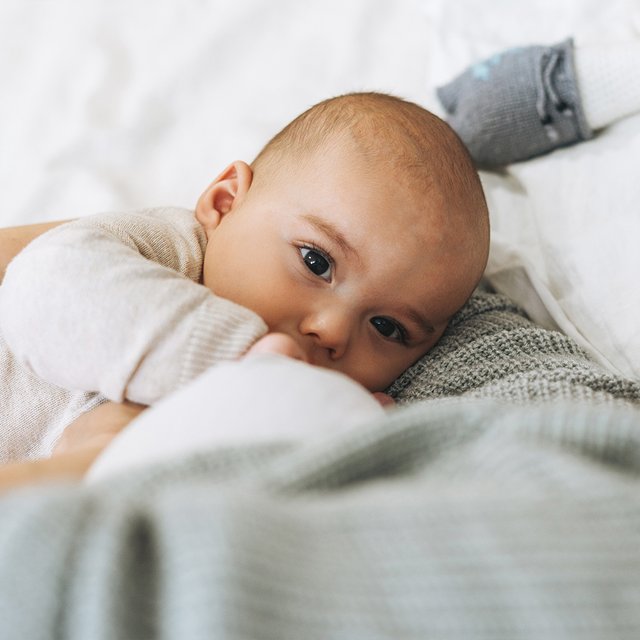 Ребёнок часто срыгивает — что делать и нормально ли это