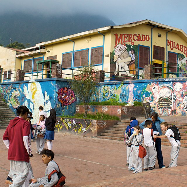 Уроки с шести утра и никаких дневников: как учат и учатся в школах Колумбии