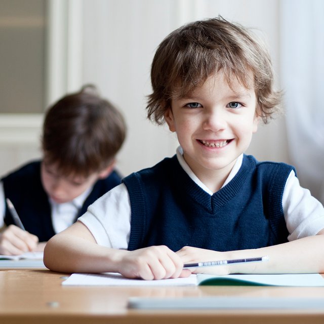 Ребёнок учился в школе в другой стране — в России его зачислят в соответствующий класс?