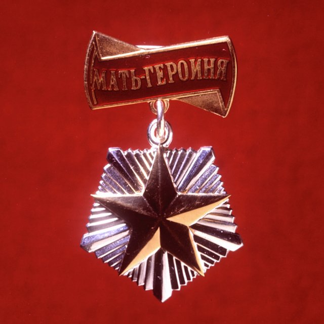 Миллион рублей «матерям-героиням». Кому положено звание, установленное новым указом Путина