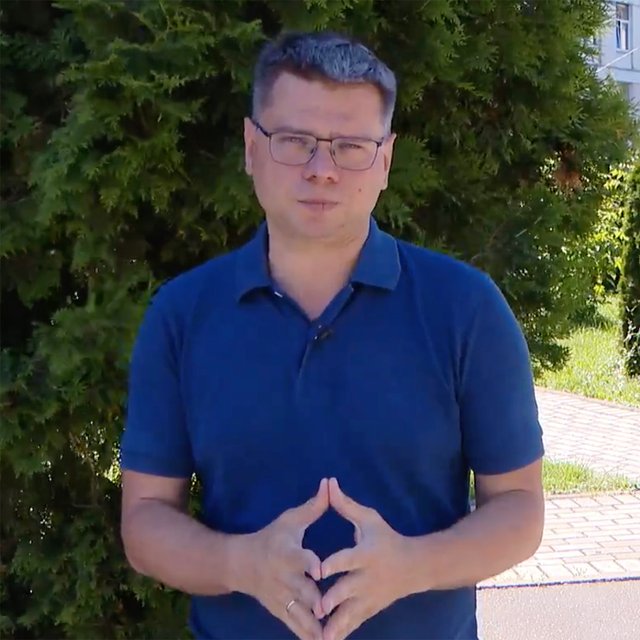 «Я думал, что ненадолго зашёл». Директор Павел Северинец — о работе в школе с 17 лет