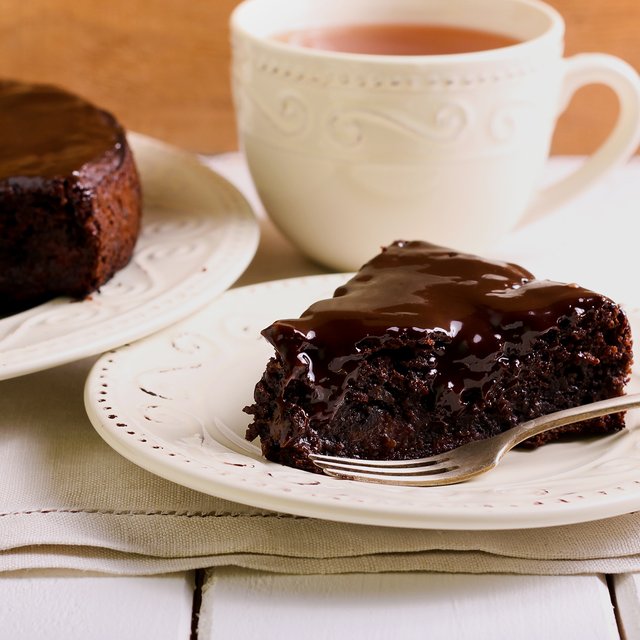 Шоколадный пирог на сковороде за полчаса: духовка не понадобится