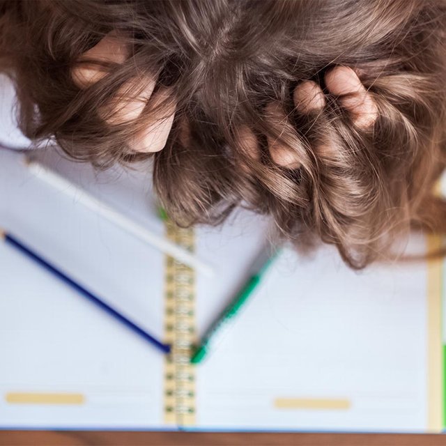 Дочери с ОВЗ не предоставили адаптированную программу и оставили ее на второй год: что делать?