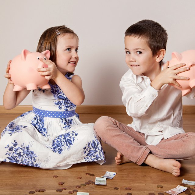 5 важных вопросов о семейном бюджете: что рассказать ребёнку и как научить копить