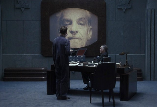 Роман-предупреждение: как читать «1984» Оруэлла и подходит ли этот текст для школьников