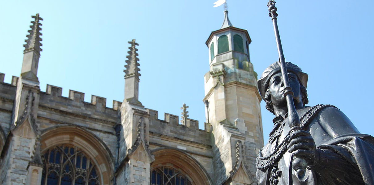 "Итон - уже не та однополая тюрьма, откуда не выбраться"