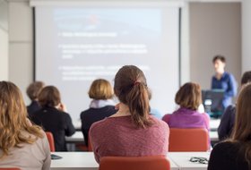 Обложка От продавца до учителя: почему не стоит внушать ребёнку, что диплом — это навсегда