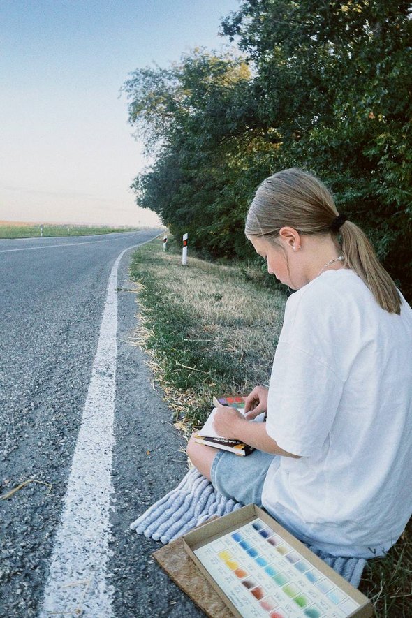 13-летняя девочка-блогер Соня. Художница