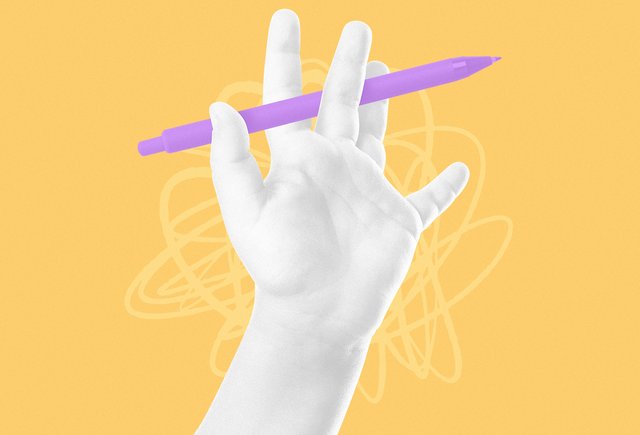 Ребенок держит ручку с неправильным захватом. Нужно ли переучивать?