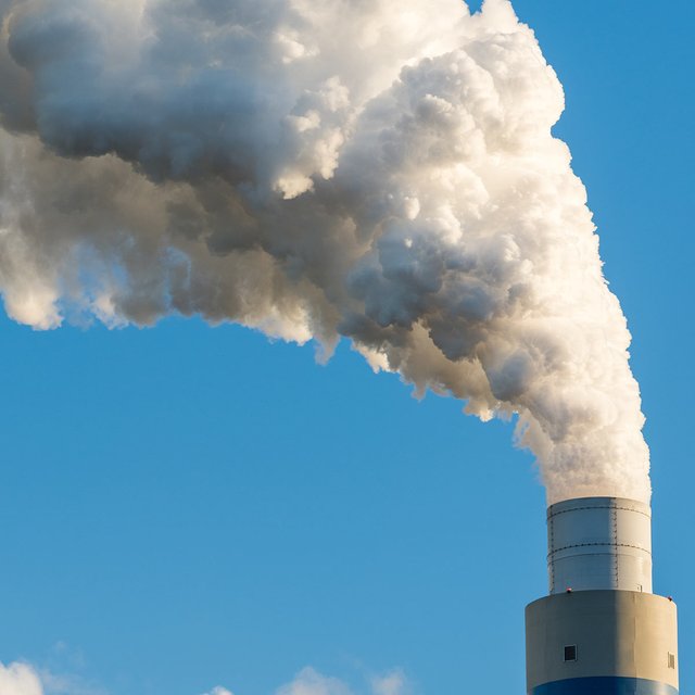 В школе ребенка обвиняют в распространении вейпов. Чем это грозит?