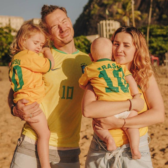 «Едешь беременная в страну гангстеров и обезьян!» Россиянка — о родах и материнстве в Бразилии