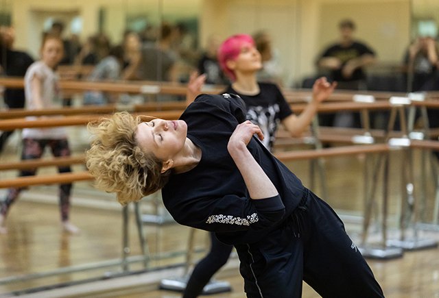 Как устроен проект «Странные кружки», где учат петь жалобы и слушать свой голос