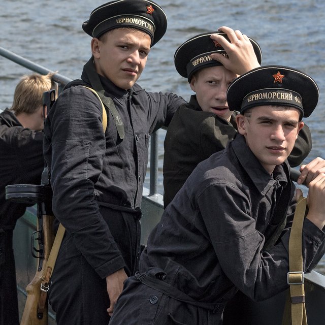 «Их задача — заграбастать как можно больше людей». Подростки — об армии, военкоматах и потерянном времени