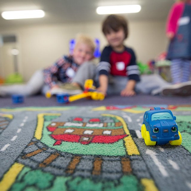 «Свои дети — своя ответственность». Кто и зачем открывает семейные детские сады