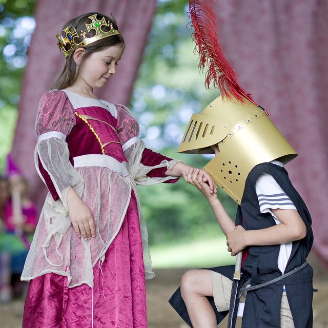 «Девочка, собери борщ»: гендерное воспитание в российских детских садах