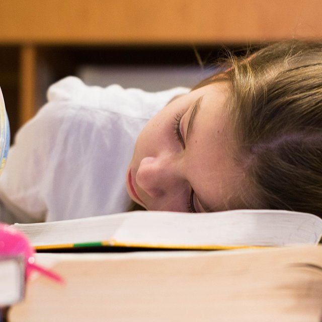 Ребенок отказывается делать домашку: как вести себя родителям?