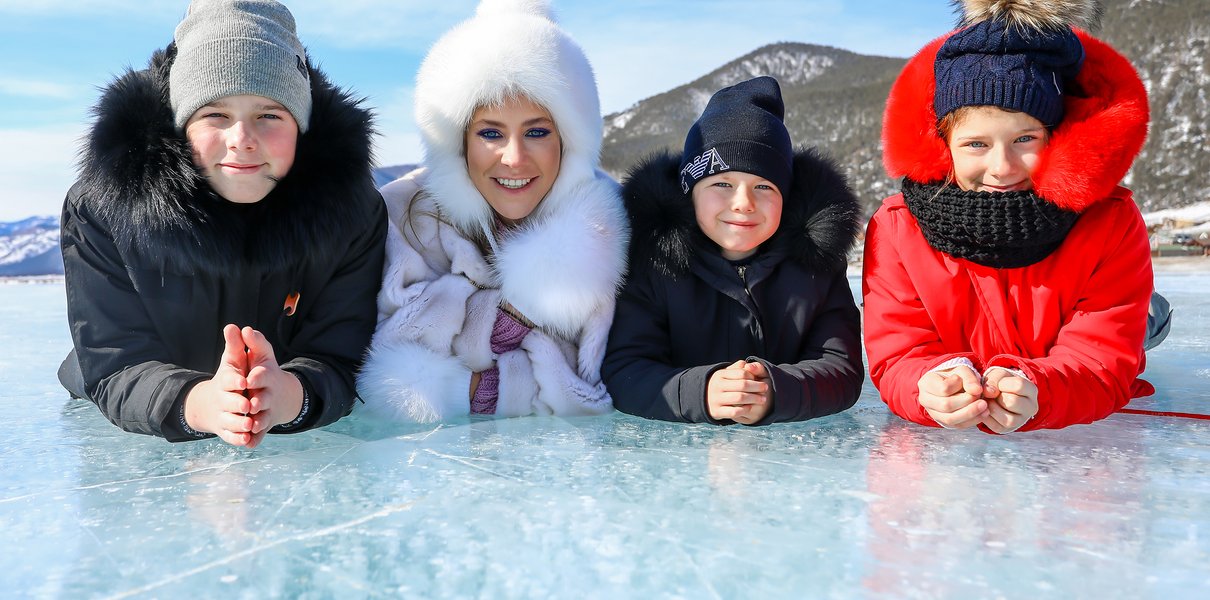 «Иногда нужно себе признаться, что вы устали от ребёнка». Правила воспитания телеведущей Юлии Барановской