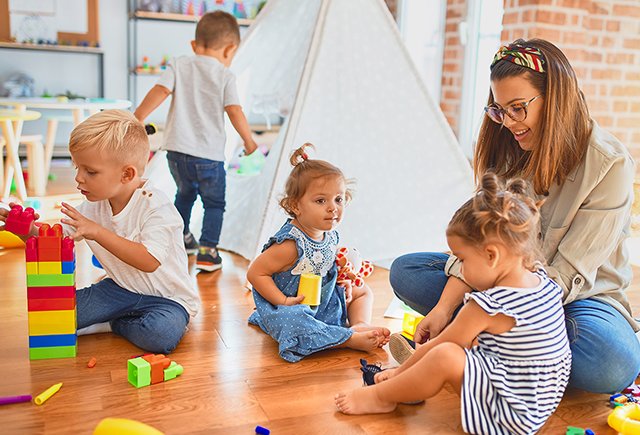 Я собираюсь уволиться из детского сада. Нужно ли говорить об этом детям?