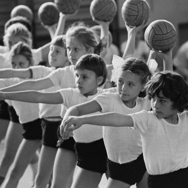 Два класса на уроке физкультуры в одном спортивном зале — это нормально?