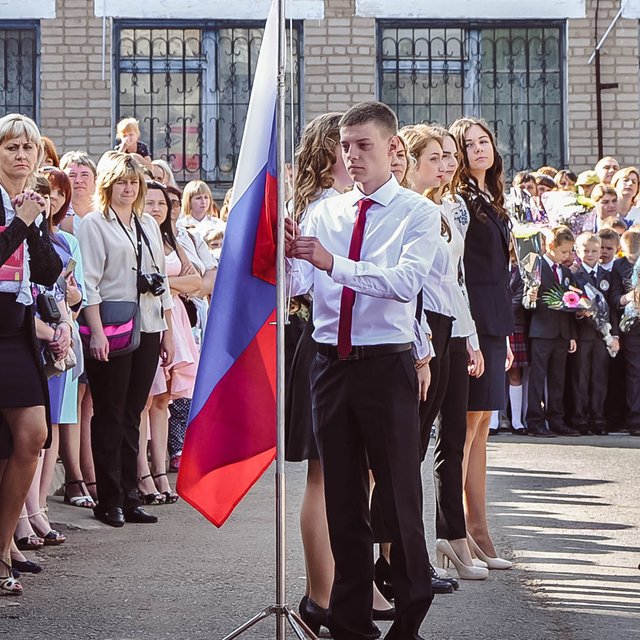 Патриотическое воспитание в школах: с 1 сентября дети будут петь гимн и создавать знамённые отряды