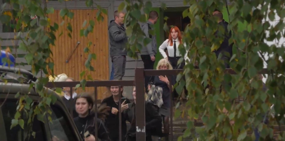 СК: в результате нападения на школу в Ижевске погибли 13 человек, из них - 7 детей