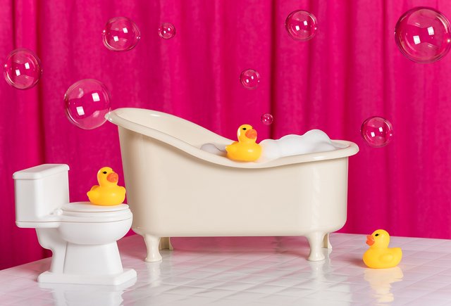 Внучке 8 лет, а ее до сих пор моют родители! Как им объяснить, что это не нормально?