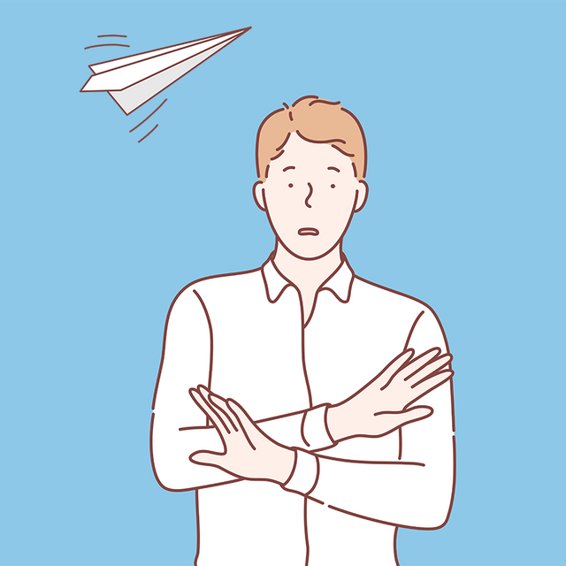 Мы с мужем хотим уехать в другой город или страну, а сын-подросток хочет остаться. Что делать