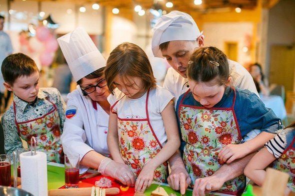 Мастер-класс по приготовлению овощного рагу и котлет состоялся в московской школе