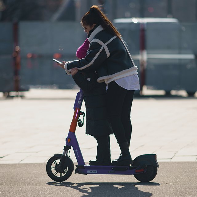 Каким будет сезон электросамокатов – 2025: новые правила, штрафы и ограничения