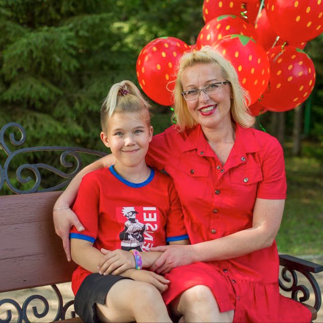 «Мать не работает, халявные деньги». Монолог мамы-блогера, сына которой стали травить из-за популярности в сети