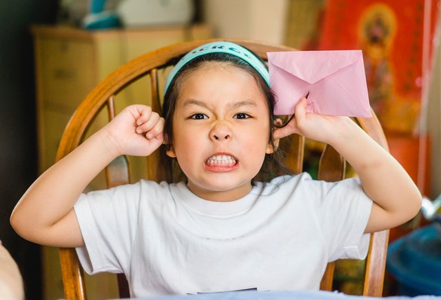 Ребёнок игнорирует любые просьбы родителей — что с этим делать