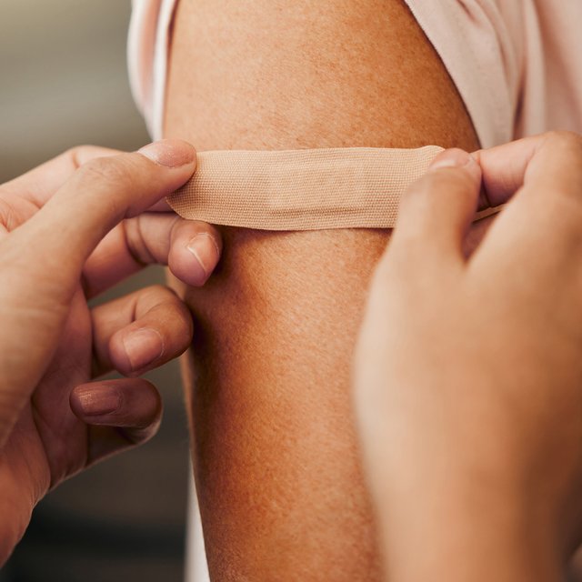 Зачем нужна прививка от ВПЧ, в каком возрасте ее нужно делать и платно ли это