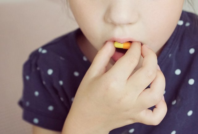 Могут ли воспитатели в детском саду давать детям лекарства?