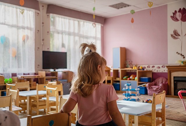 Как поменять мебель и посуду в детском саду?