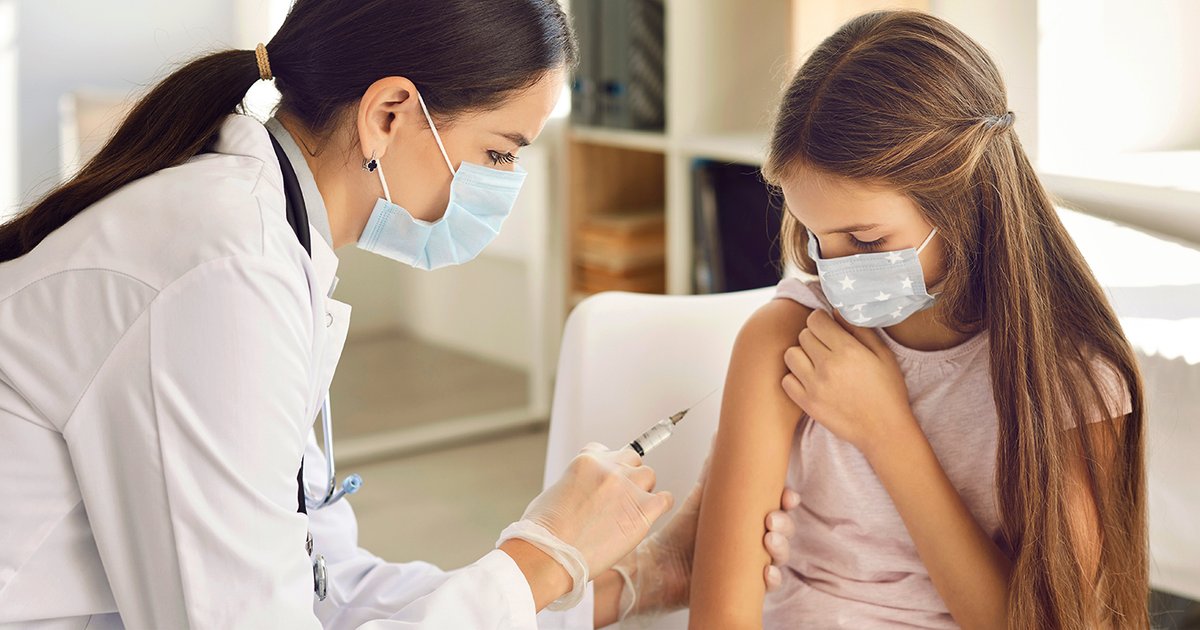 Начинается вакцинация подростков против COVID19. Всё