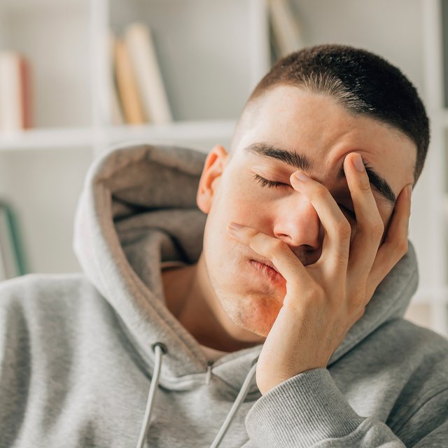 Подросток постоянно хочет спать: что делать и как это исправить