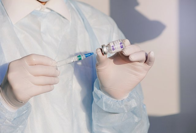 «Что ты как дикий какой-то?». Хроника одной необязательной вакцинации — глазами учителя