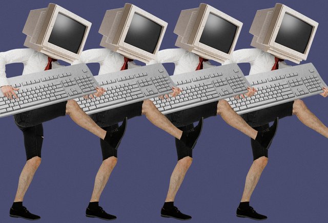 В классе 33 человека, на информатике их не делят на подгруппы. Соответствует ли это нормам?