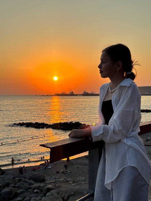 13-летняя девочка-блогер Соня. Художница