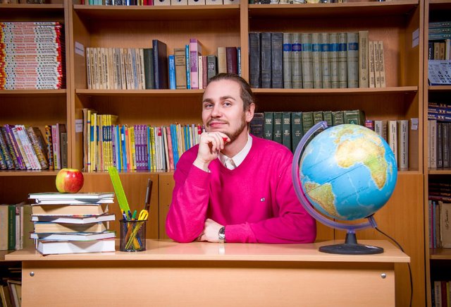 «В 10-м классе у нас всего два ученика». Учитель из школы на острове в Псковском озере — о миссии педагога, детях и русалках