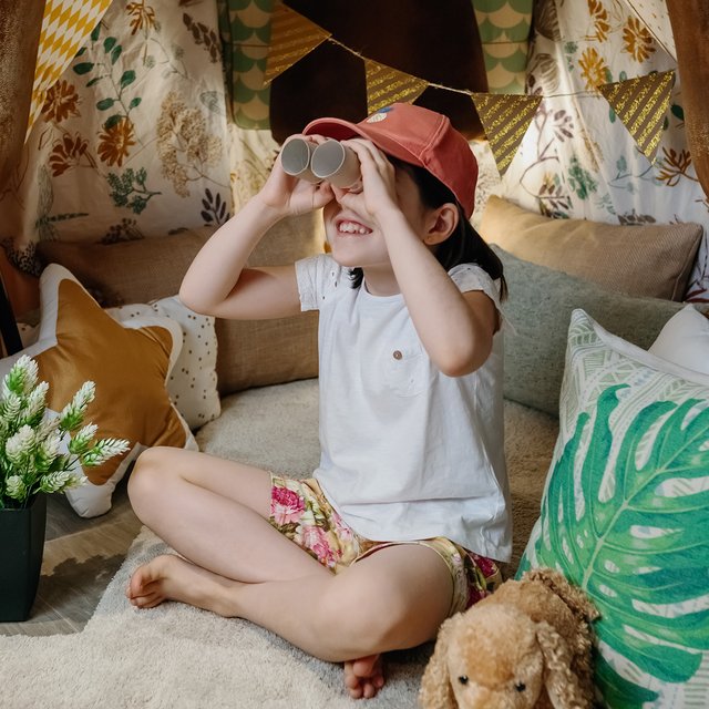 Домашние игры без игрушек: мешок с эмоциями, уборка без рук и другие идеи