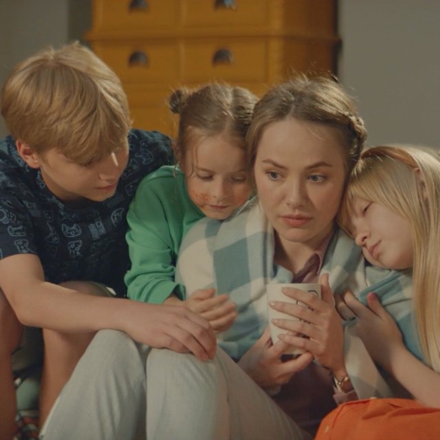 «Зачем тебе это надо? Ладно бы еще платили нормально…» Истории трех женщин, продолживших работать в декрете