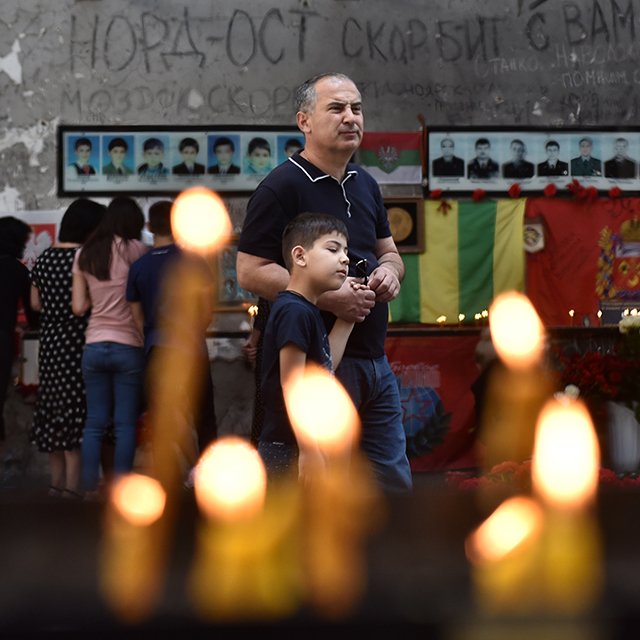 Дать детям высказаться и не бояться самому. Как говорить со школьниками о теракте в Беслане