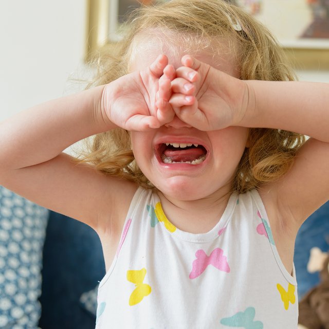 Когда дочь истерит, я угрожаю, что отдам ее полицейским, а потом виню себя. Как справиться с эмоциями?