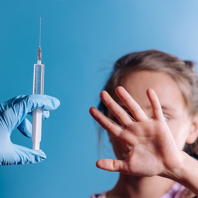 После вакцинации — не значит из-за неё. Почему мы боимся делать детям прививки